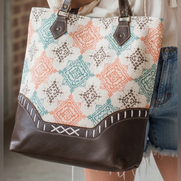 NWT Genuine Leather & Aztec Tribal Print Rug Large Tote Bag Handbag Boho Style - Picture 3 of 6